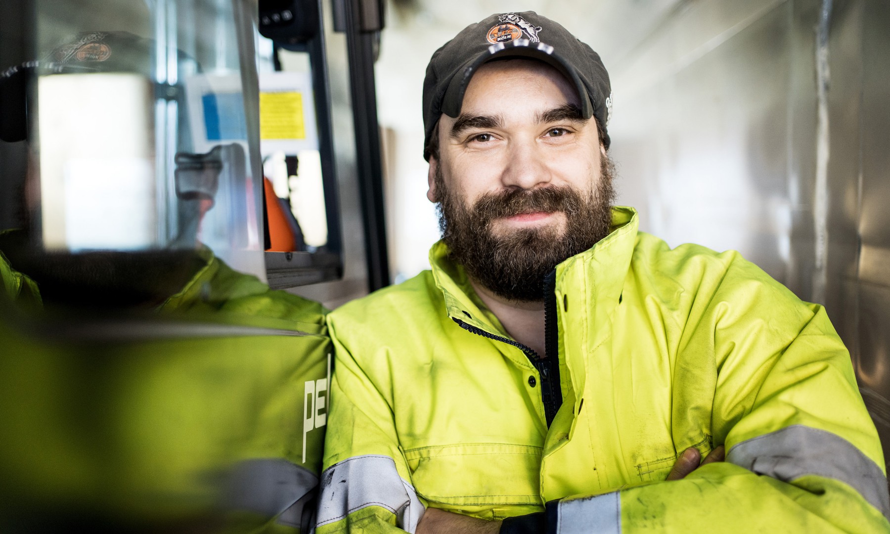 An einem Standort der Häfen und Güterverkehr Köln AG werden Papierrollen angeliefert und weitervertrieben.