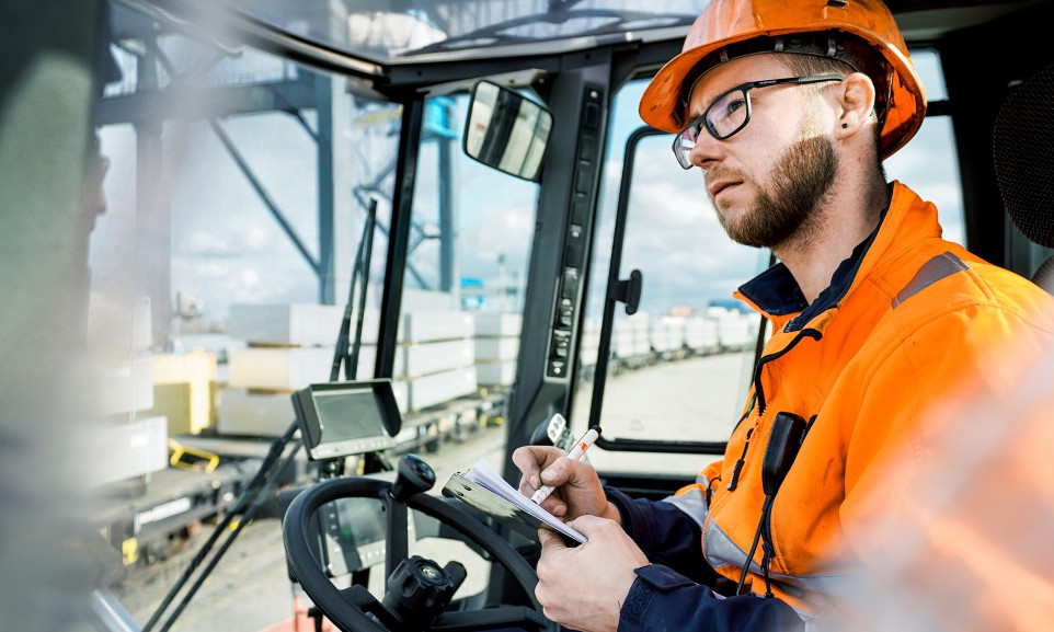 An zwei Standorten der HGK in Neuss und Dormagen werden vielfältige logistische Leistungen rund um das Metall Aluminium angeboten.