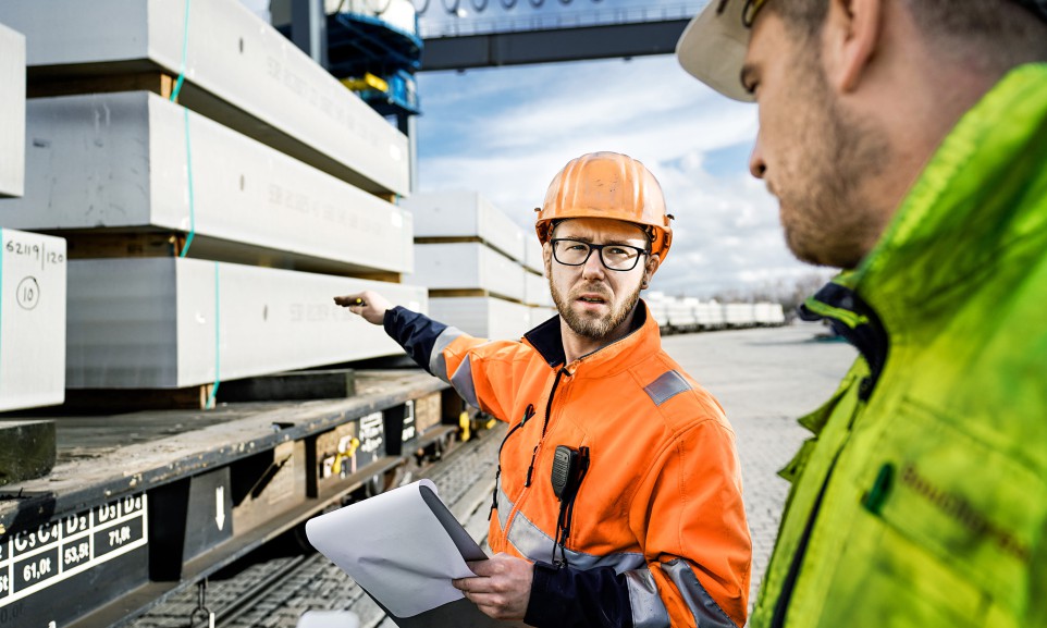 An zwei Standorten der HGK in Neuss und Dormagen werden vielfältige logistische Leistungen rund um das Metall Aluminium angeboten.