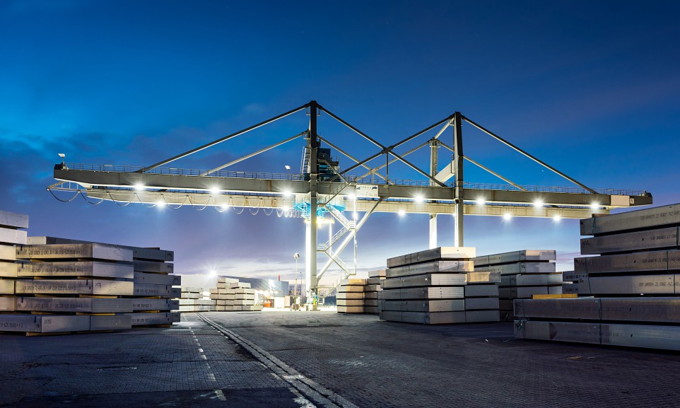 An zwei Standorten der HGK in Neuss und Dormagen werden vielfältige logistische Leistungen rund um das Metall Aluminium angeboten.