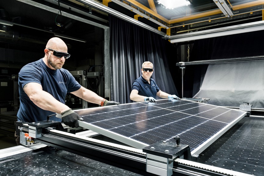 Das Solarlabor des TÜV Rheinland in Köln ist eines der weltweit größten Labore zur Prüfung von Solarmodulen.