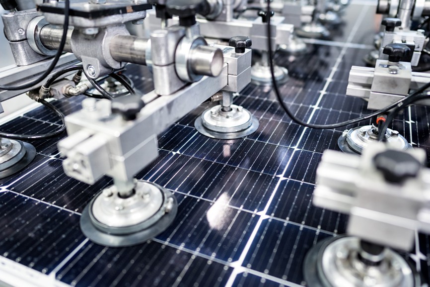 Das Solarlabor des TÜV Rheinland in Köln ist eines der weltweit größten Labore zur Prüfung von Solarmodulen.