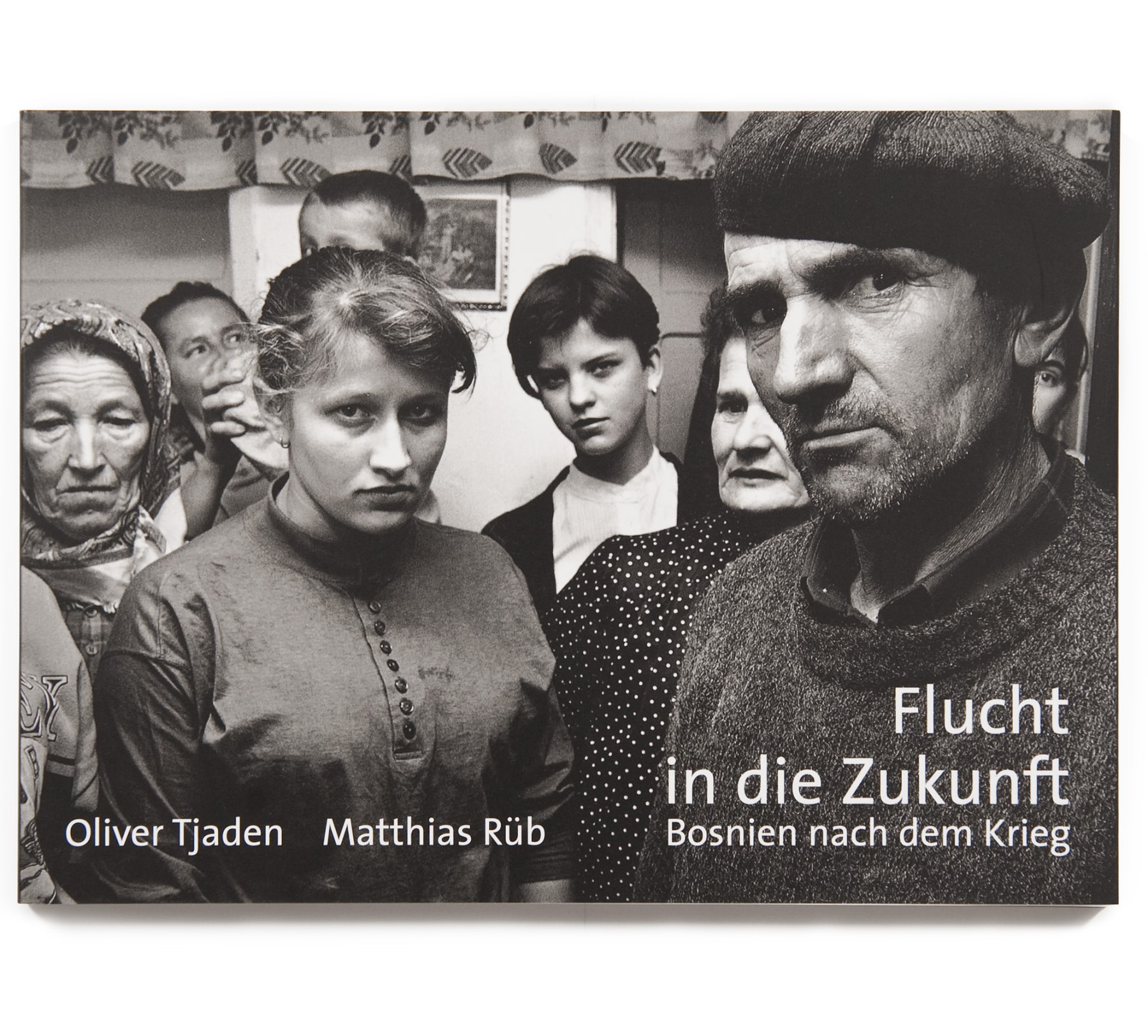 Das Buchprojekt dokumentiert die Nachkriegsjahre in Bosnien von 1995 bis 2001.