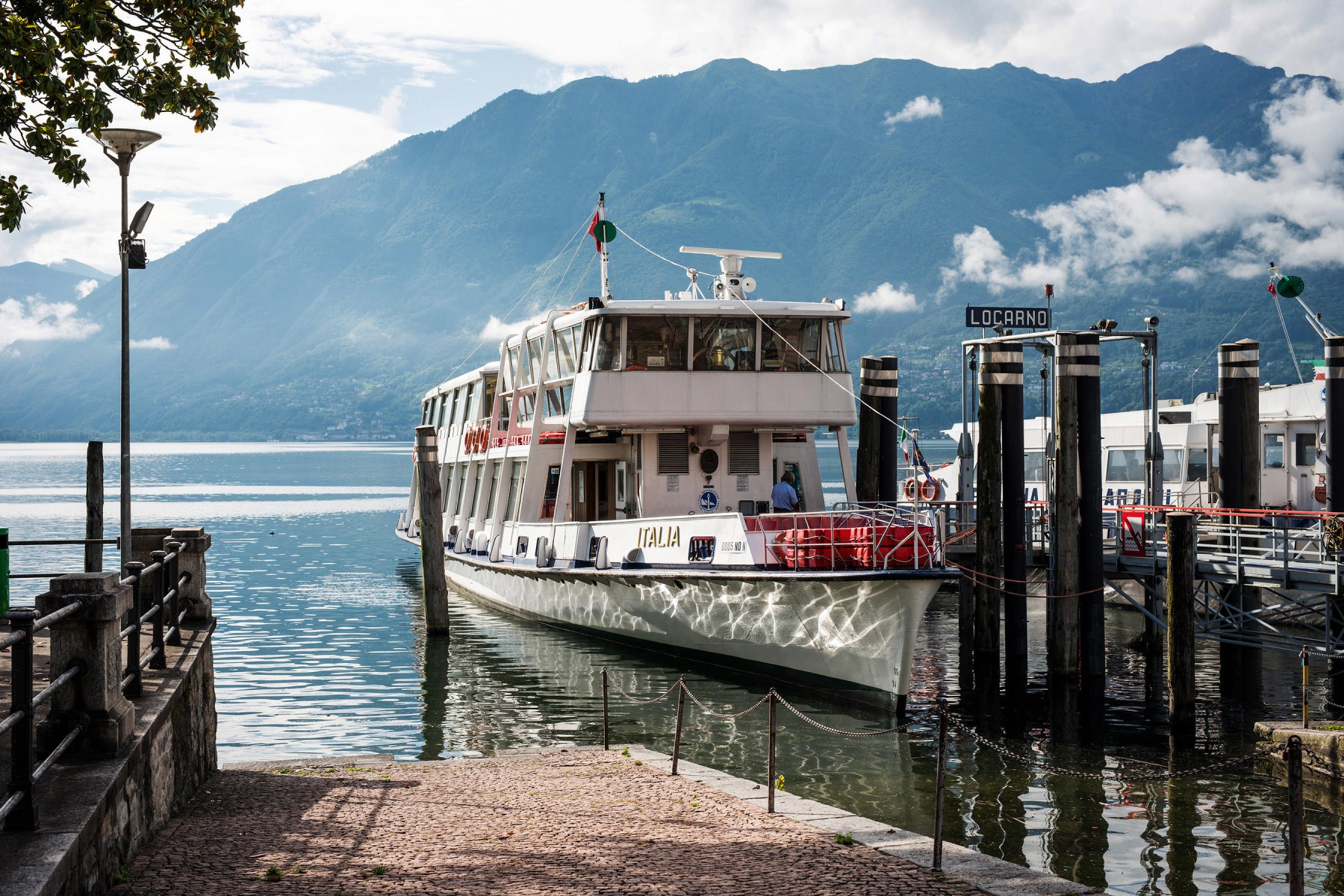 Excursion ships in Locarno