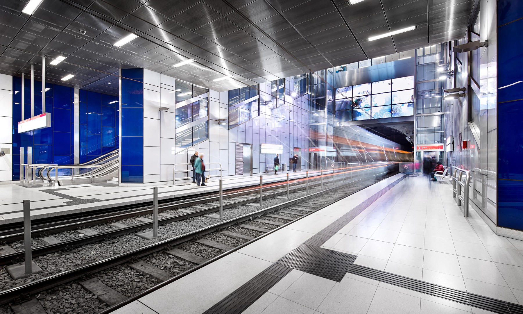 Die U-Bahn-Station Schadowstraße gehört zu den sechs aufwändig gestalteten Stationen der Wehrhahnlinie
